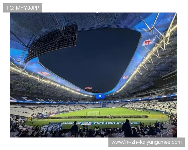 克里斯蒂安森定点任意球完美弧线：点燃球场激情的艺术